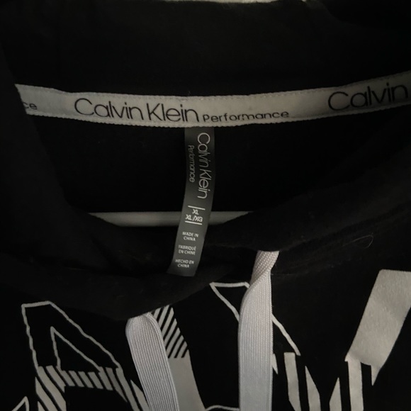 Cropped Hoodie - Picture 2 of 3